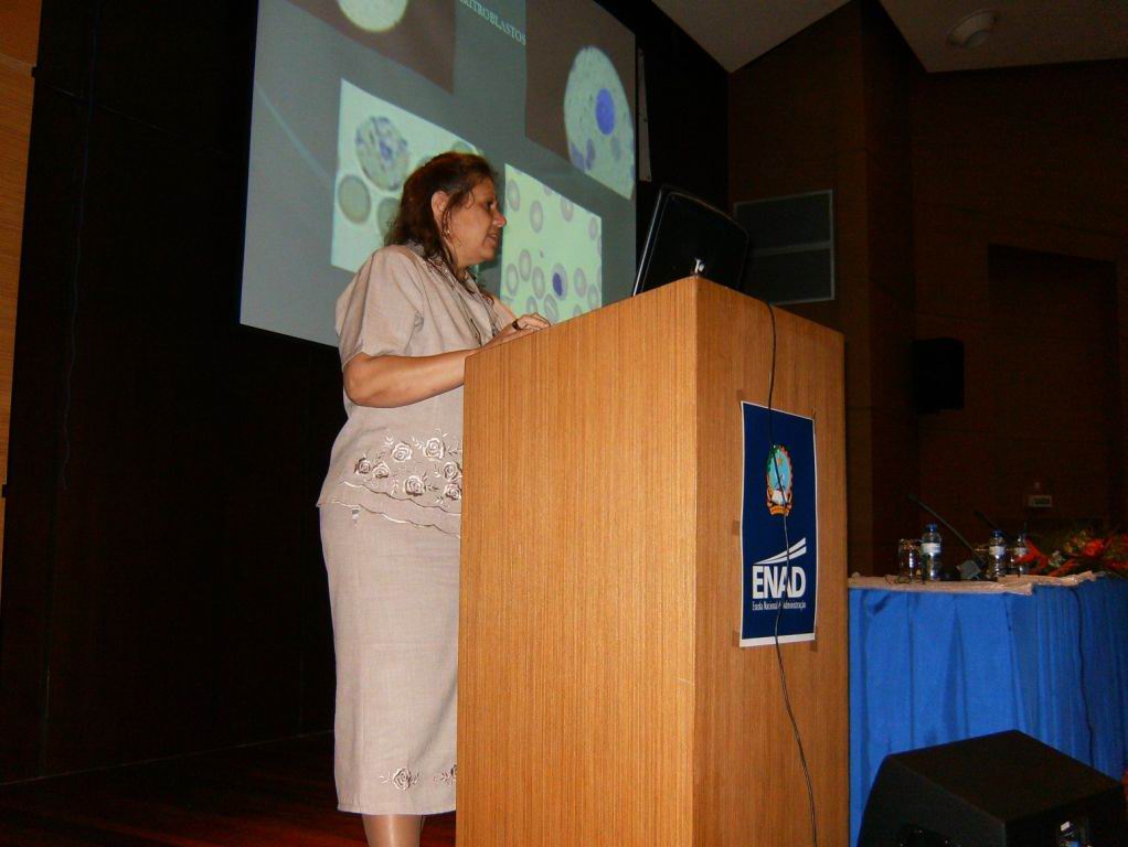 La Dra. Fernndez Delgado en una de sus conferencias