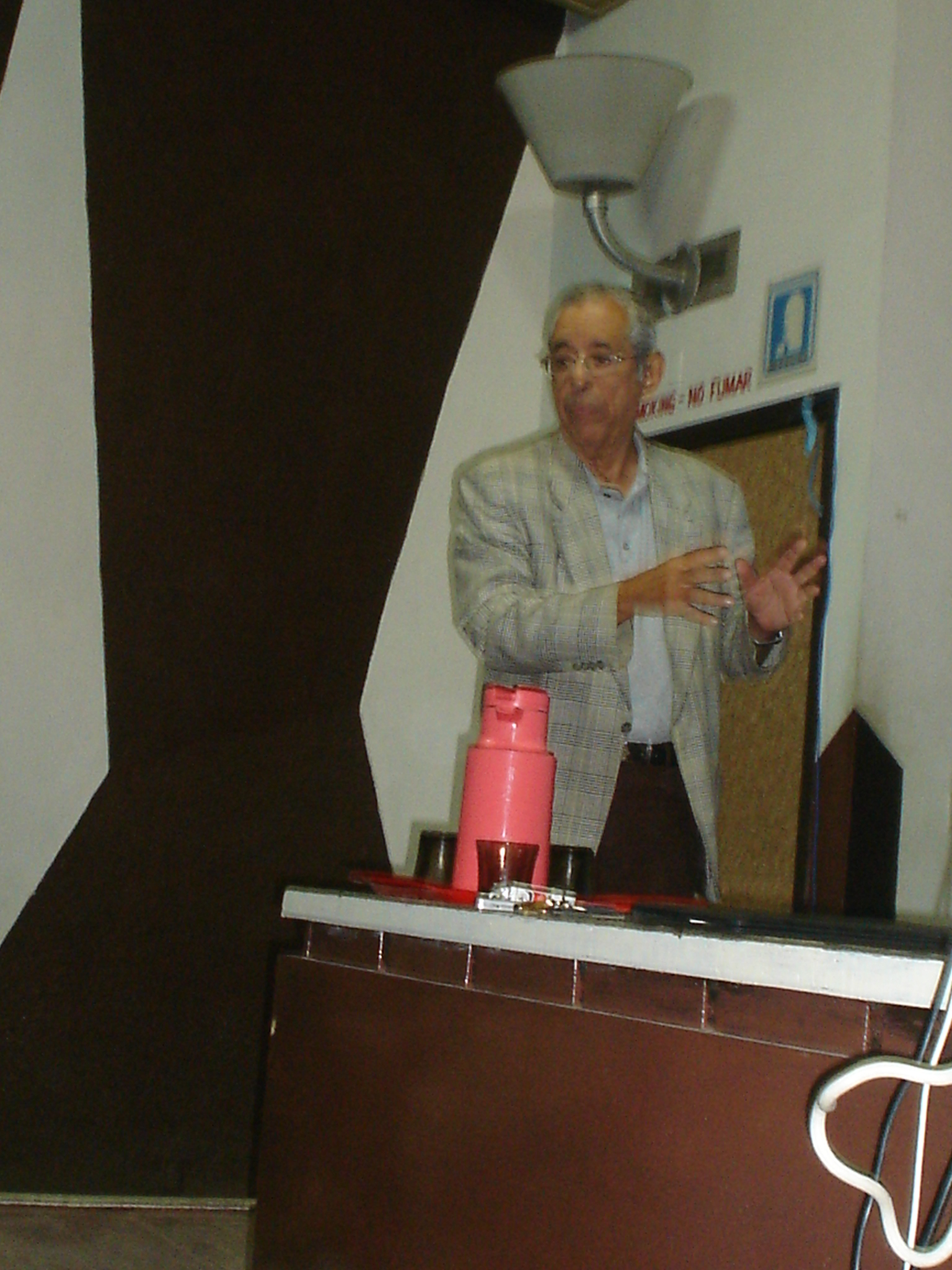 Prof. Porfirio Hernndez imparte conferencia