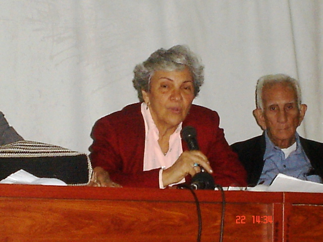 La Dra. Daisy Rivero dice las palabrs de clausura del acto