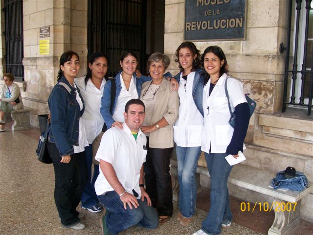 Profe Josie y Alumnas de Medicina en el Museo de la Revolucin